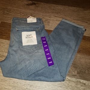 Jessica Simpson soft sculpt cropped jeans.